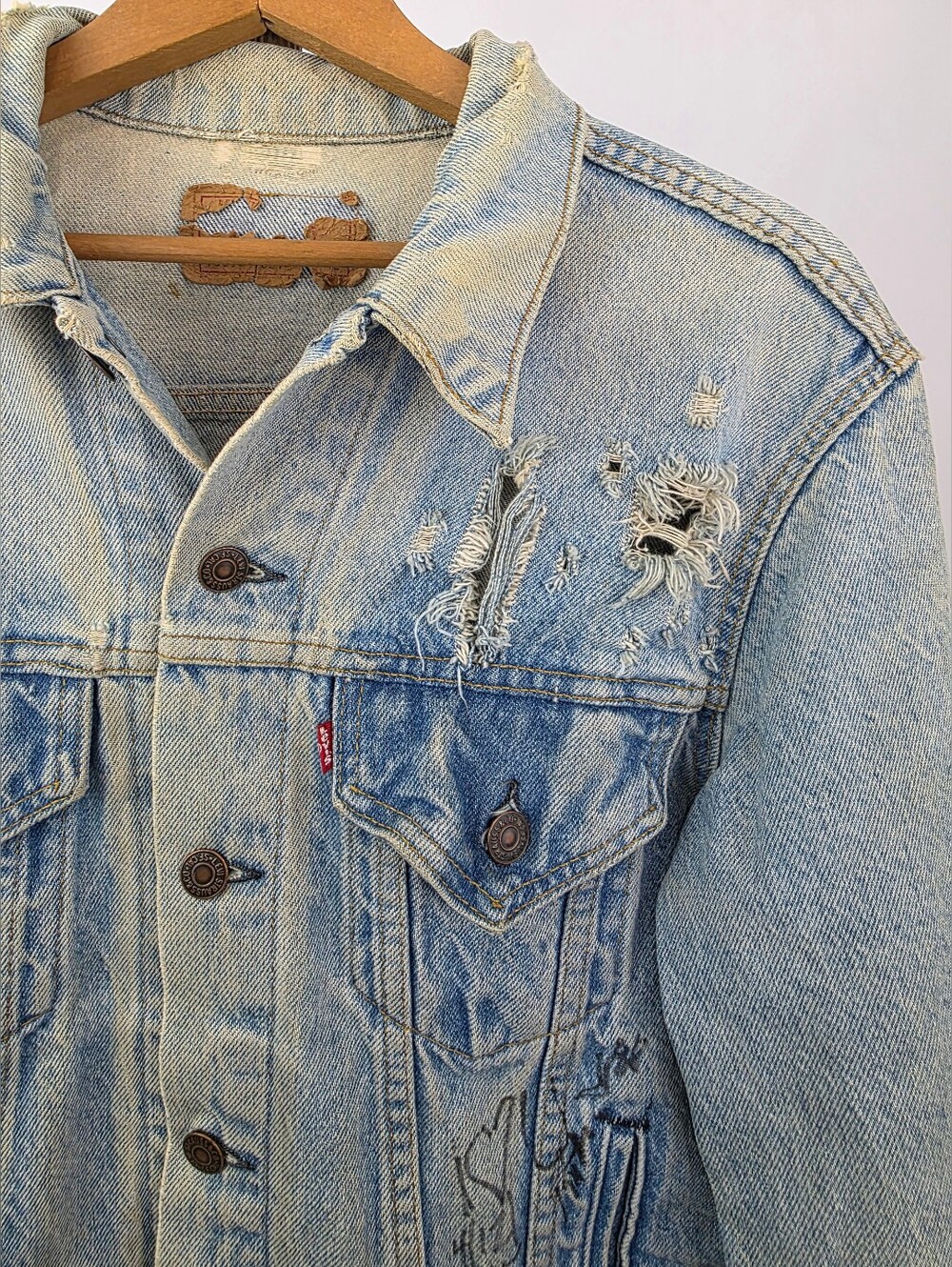 Levi's Vintage 80's Blue Denim Type III Trucker Distressed Jacket Size 42 - Picture 4 of 12